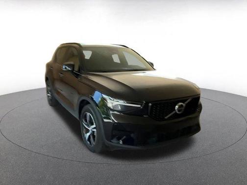 2024 Volvo XC40 CORE