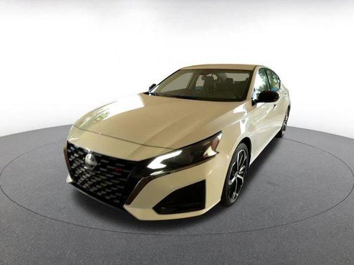 2025 Nissan Altima SR FWD