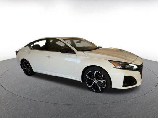 2025 Nissan Altima SR FWD