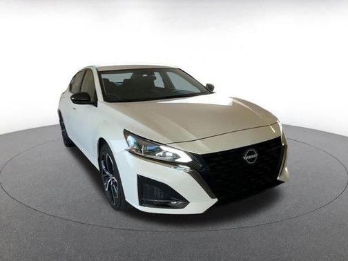 2025 Nissan Altima SR FWD