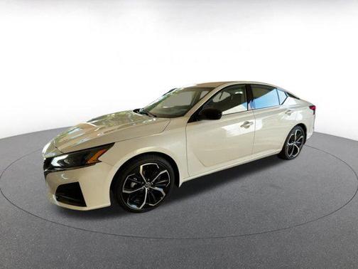 2025 Nissan Altima SR FWD