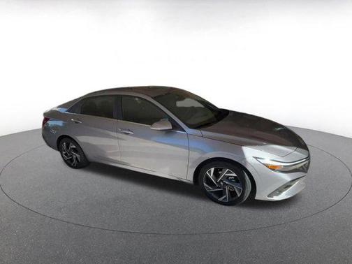 2025 Hyundai ELANTRA SEL