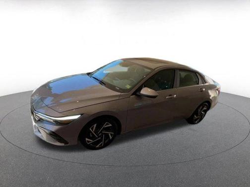 2025 Hyundai ELANTRA SEL