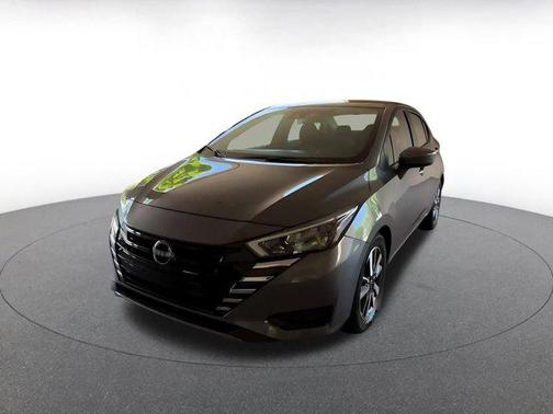 Gun Metallic 2025 Nissan Versa 1.6 SV
