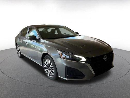 Gun Metallic 2025 Nissan Altima SV FWD