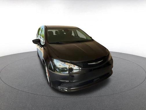 2024 Chrysler Voyager LX