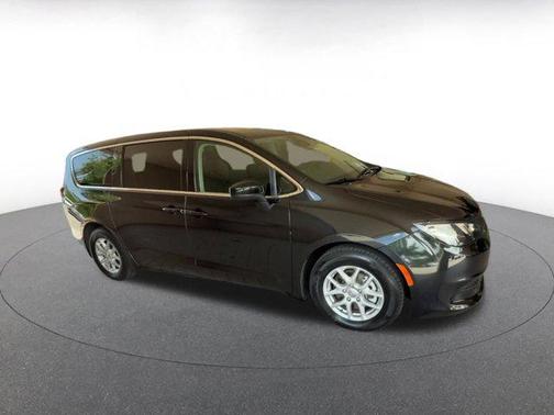 2024 Chrysler Voyager LX