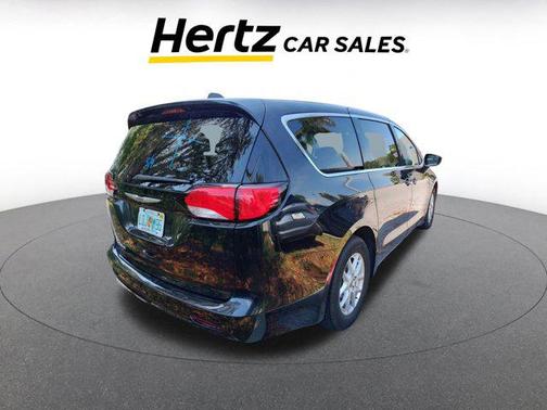 2024 Chrysler Voyager LX