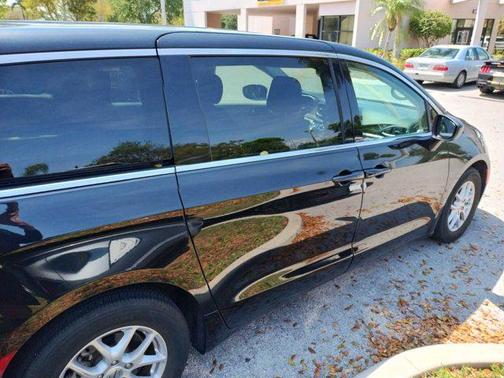 2024 Chrysler Voyager LX