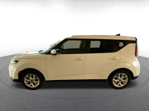Snow White Pearl 2025 Kia Soul LX