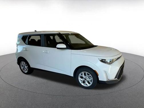 Snow White Pearl 2025 Kia Soul LX