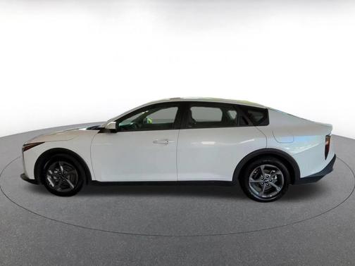 Snow White Pearl 2025 Kia K4 LXS