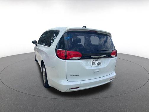 Bright White Clearcoat 2023 Chrysler Voyager LX