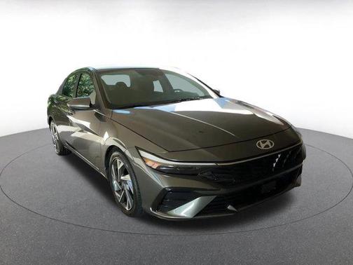 2025 Hyundai ELANTRA SEL