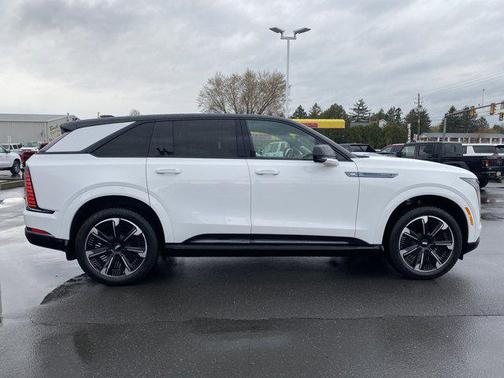 2025 Cadillac Escalade IQ Sport 2