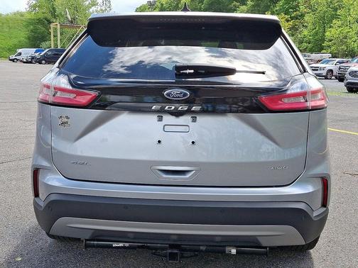 Iconic Silver Metallic 2022 Ford Edge SEL