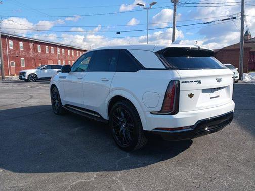 2025 Cadillac Escalade IQ Sport 2