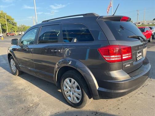 Photo 5 of 33 of 2017 Dodge Journey SE