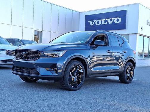 2026 Volvo XC40 B5 Ultra Black Edition