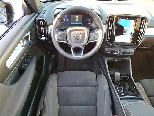 2026 Volvo XC40 B5 Ultra Black Edition