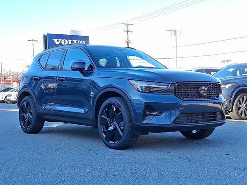 2026 Volvo XC40 B5 Ultra Black Edition