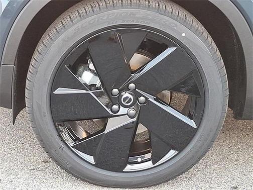 2026 Volvo XC40 B5 Ultra Black Edition