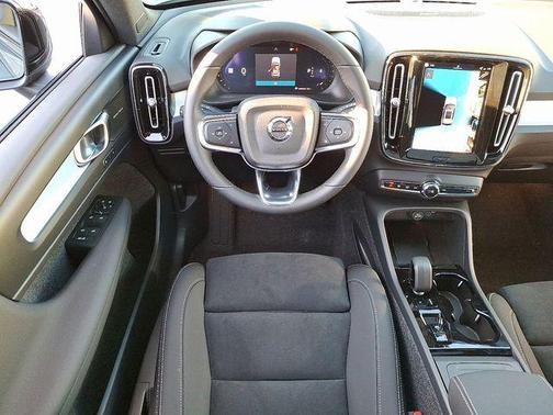 2026 Volvo XC40 B5 Ultra Black Edition