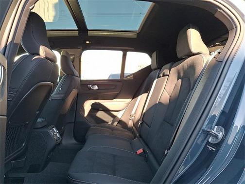 2026 Volvo XC40 B5 Ultra Black Edition