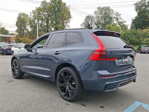 2026 Volvo XC60 B5 Ultra Black Edition