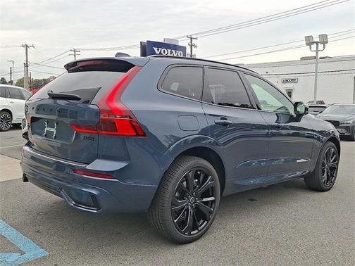 2026 Volvo XC60 B5 Ultra Black Edition