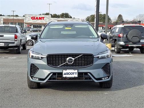 2023 Volvo XC60 B5 Plus Dark Theme