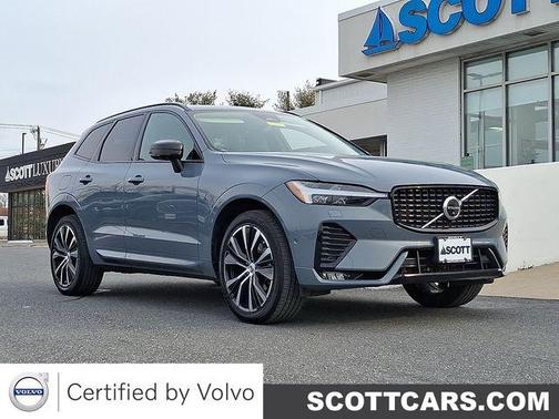 2023 Volvo XC60 B5 Plus Dark Theme