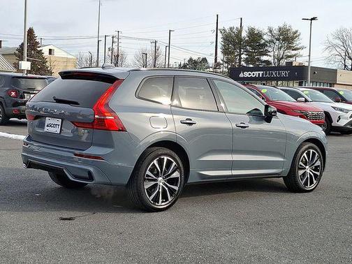 2023 Volvo XC60 B5 Plus Dark Theme