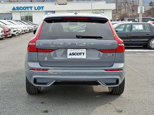 2023 Volvo XC60 B5 Plus Dark Theme