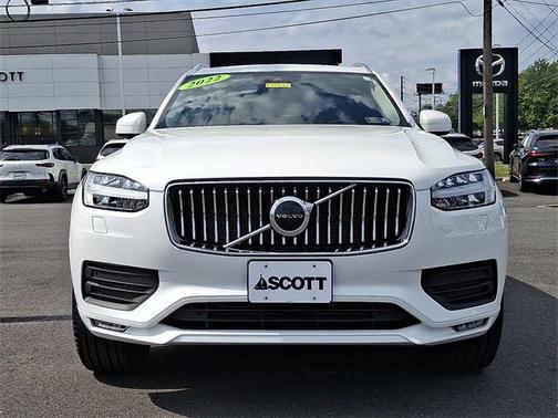 2022 Volvo XC90 T6 Momentum