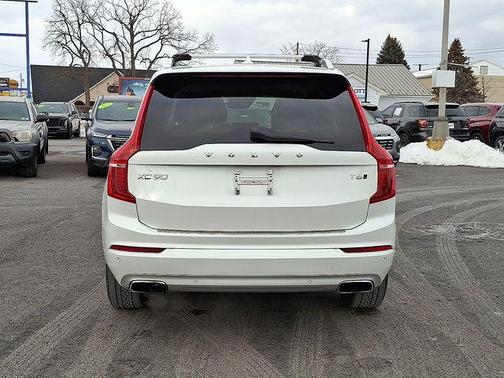 2016 Volvo XC90 T6 Momentum