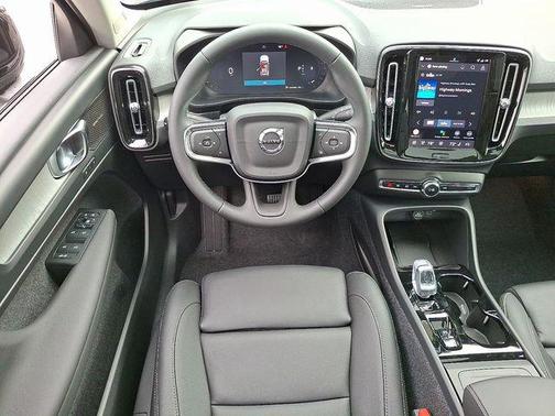 2026 Volvo XC40 B5 Ultra