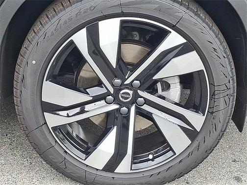 2026 Volvo XC40 B5 Ultra