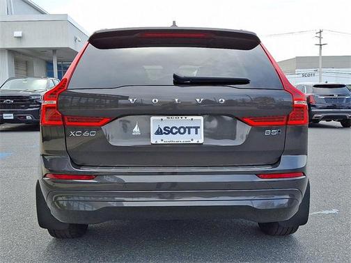 2022 Volvo XC60 B5 Momentum