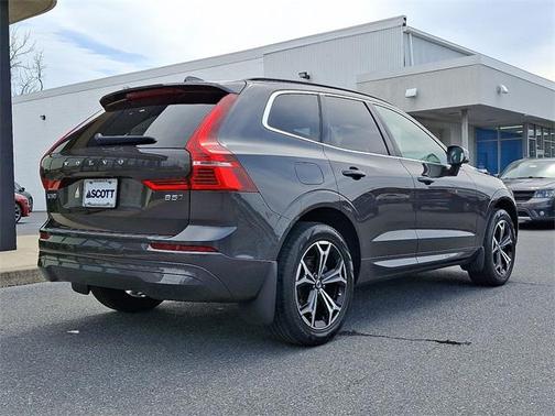 2022 Volvo XC60 B5 Momentum