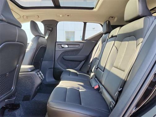 2025 Volvo XC40 B5 Plus Dark Theme