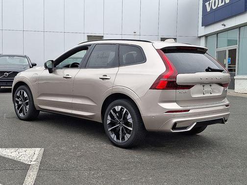 2026 Volvo XC60 Plug-In Hybrid T8 Plus