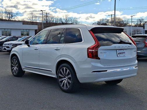2025 Volvo XC90 B5 Core