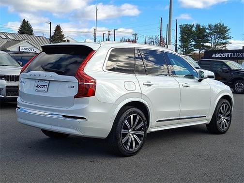 2025 Volvo XC90 B5 Core
