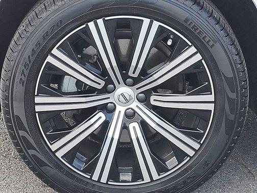 2025 Volvo XC90 B5 Core