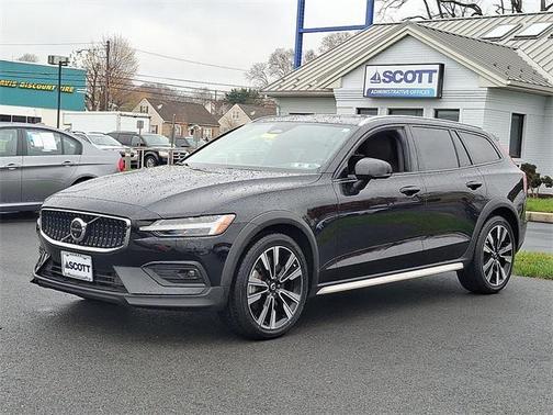 2024 Volvo V60 Cross Country B5 Ultimate