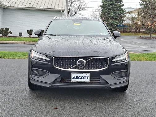 2024 Volvo V60 Cross Country B5 Ultimate