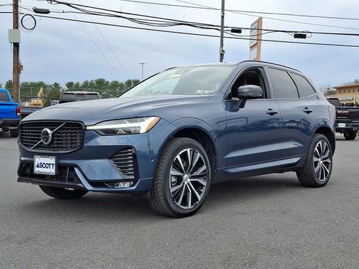 2023 Volvo XC60 B5 AWD Plus Dark