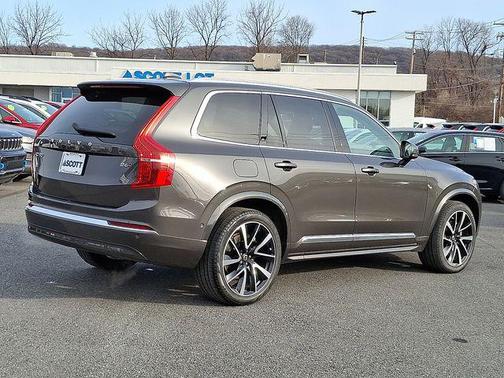 2024 Volvo XC90 B6 Ultimate Bright Theme 7-Seater