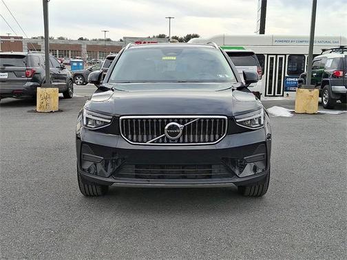 2025 Volvo XC40 B5 Core Bright Theme